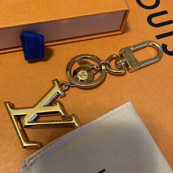 SOLD🚨AUTHENTIC Louis Vuitton gold bag charm/keychain - Picture 3 of 11